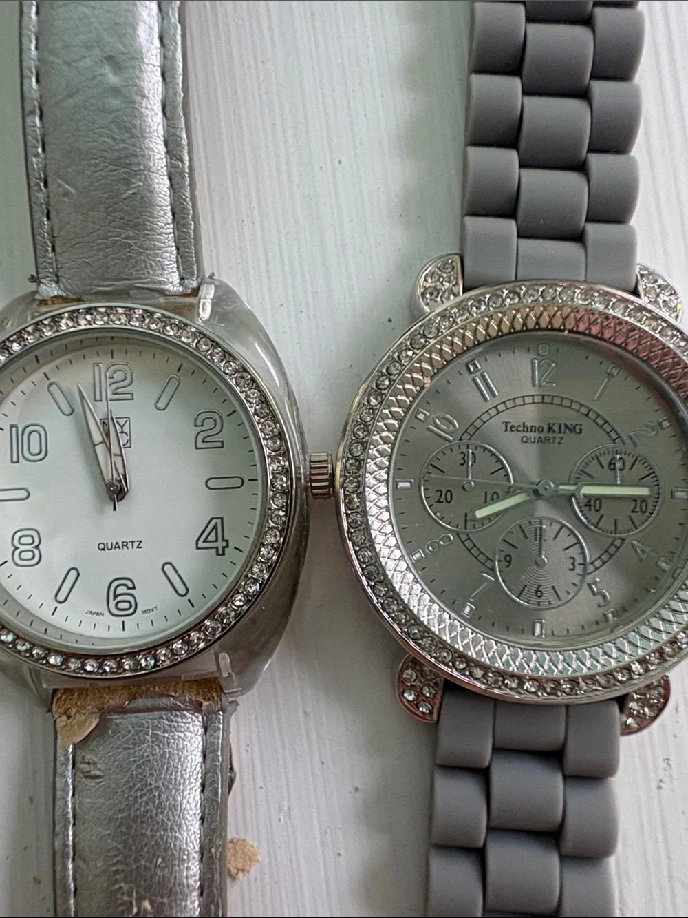 Vintage Women's Gray Fashion Watch DuoSilverTone and Gray Styles need batteries
